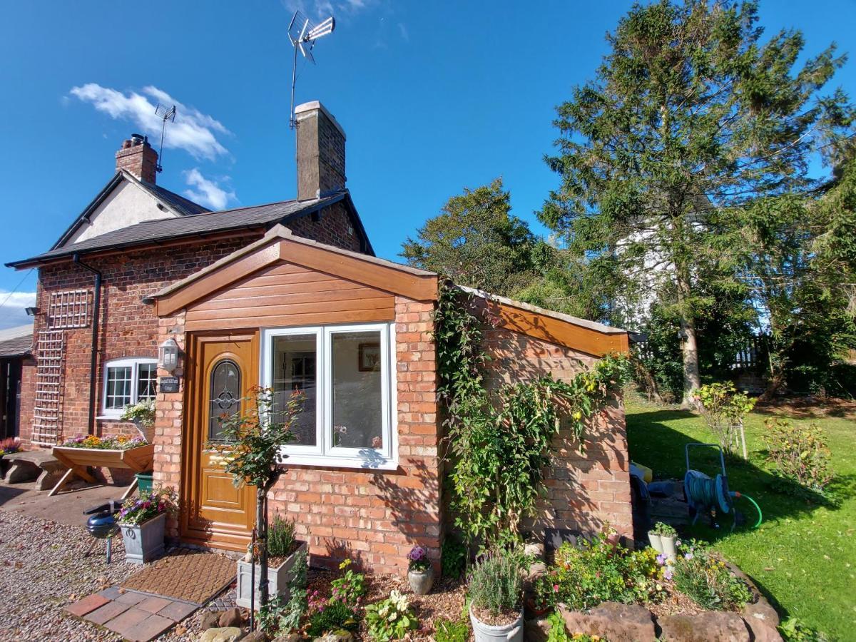 Saughall Mill Farm Cottage Честер Экстерьер фото