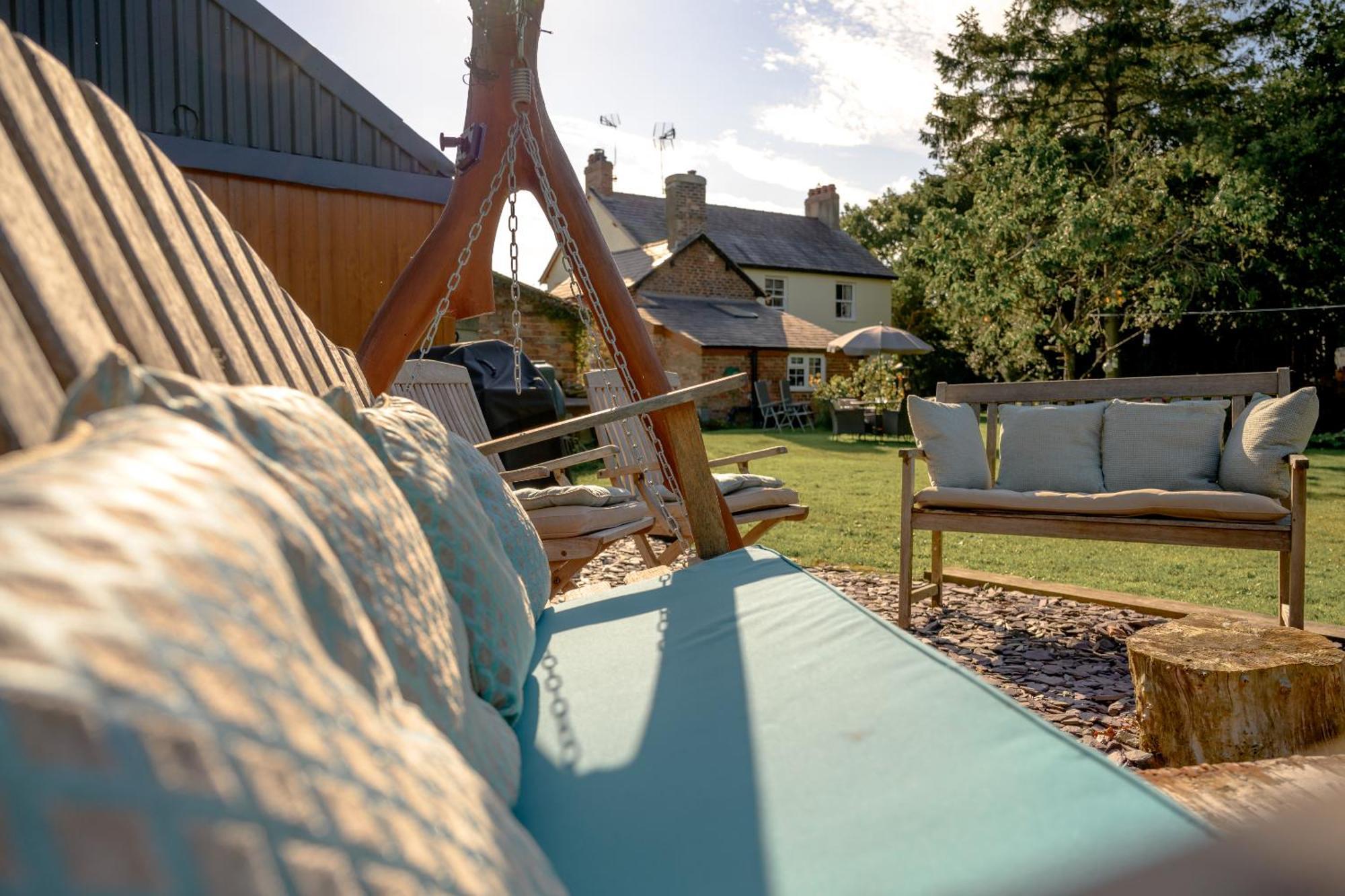 Saughall Mill Farm Cottage Честер Экстерьер фото